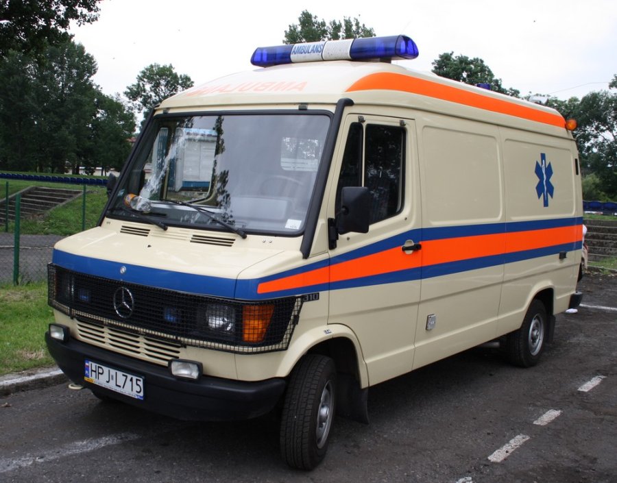 Mercedes 310 Karetka - zdjecie 1