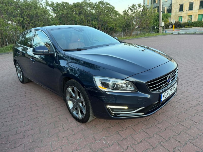 Volvo V60 D6