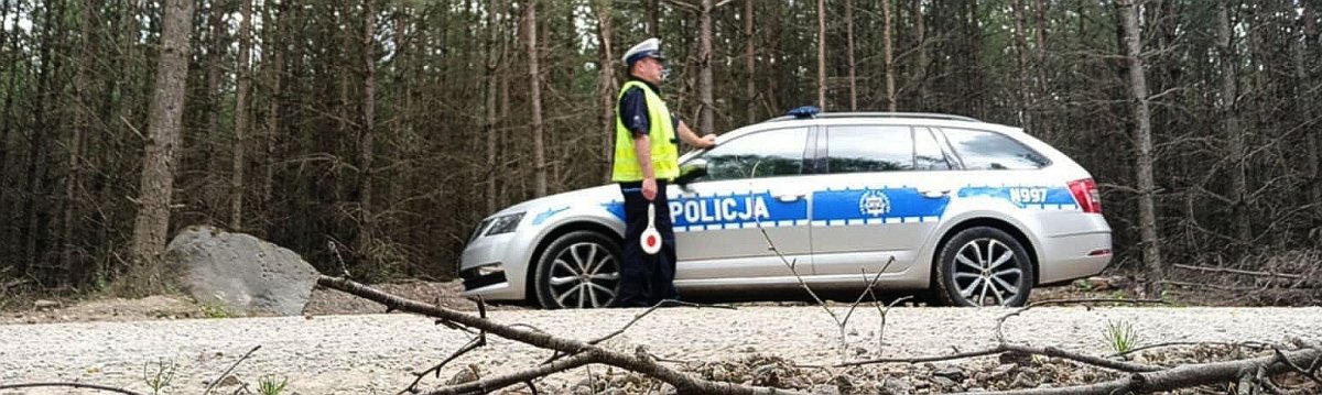 Sample film scene using one of our film police cars and a uniformed actor
